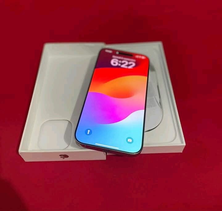 Smartphone moderne argenté