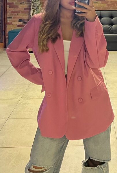 Розовый костюм