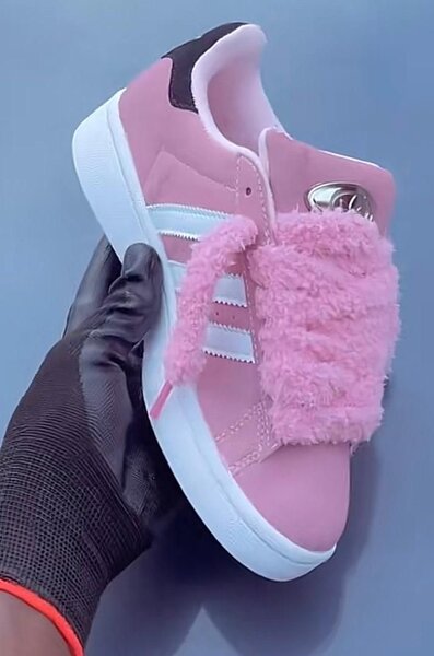 Baskets roses en daim enfant