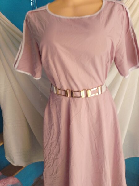 Robe élégante ceinturée femme