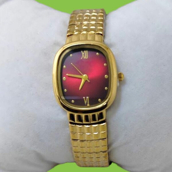 Montre élégante dorée