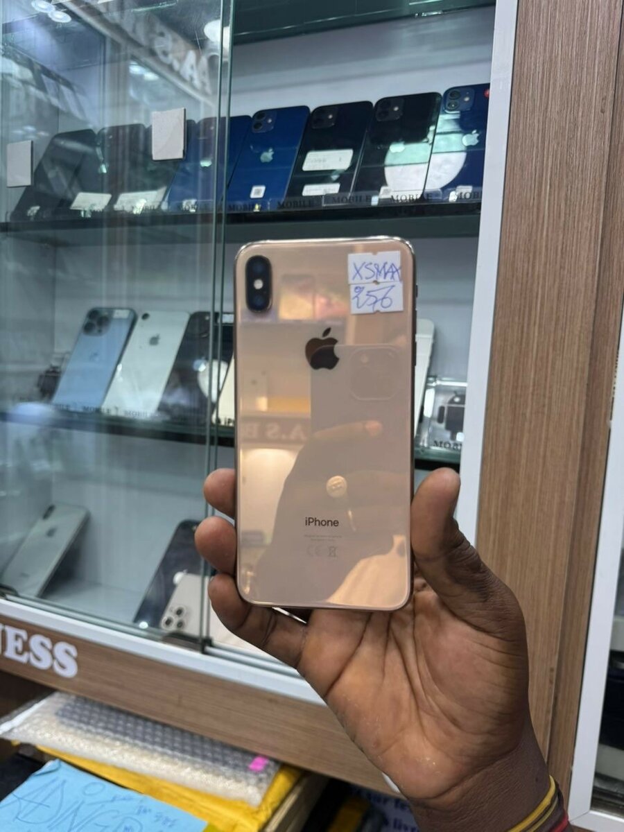 Xsmax 256giga tout passe prix: 120.000f