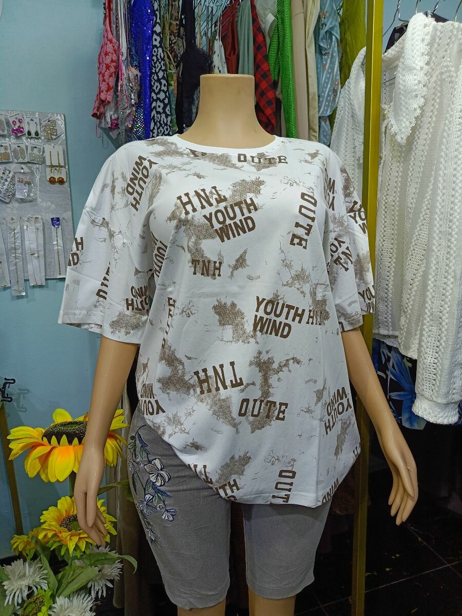 T-Shirt and jeans shorts