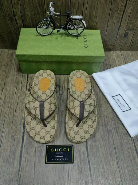 Gucci slippers