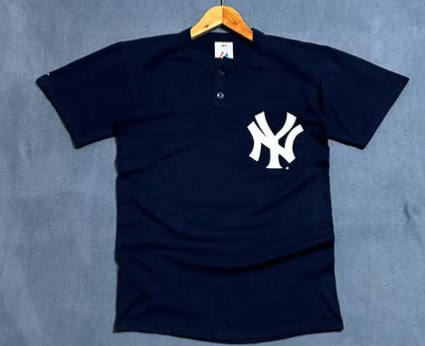 Authentic Majestic New York Yankees Henley jersey size : M 