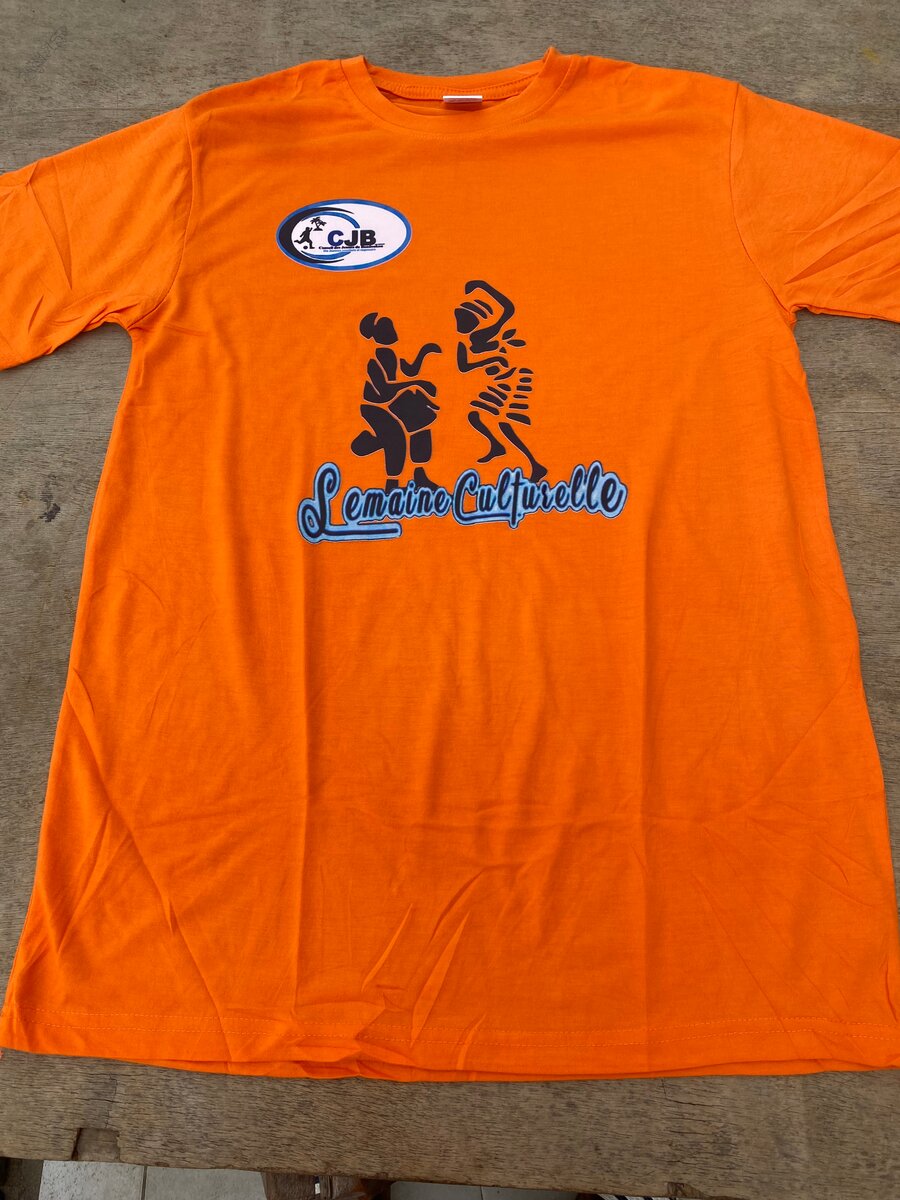 T-shirt culturel personnalisé