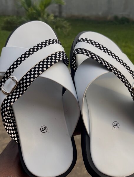 Sandales croisées élégantes