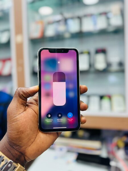 iPhone 11 simple 64Go sans ID