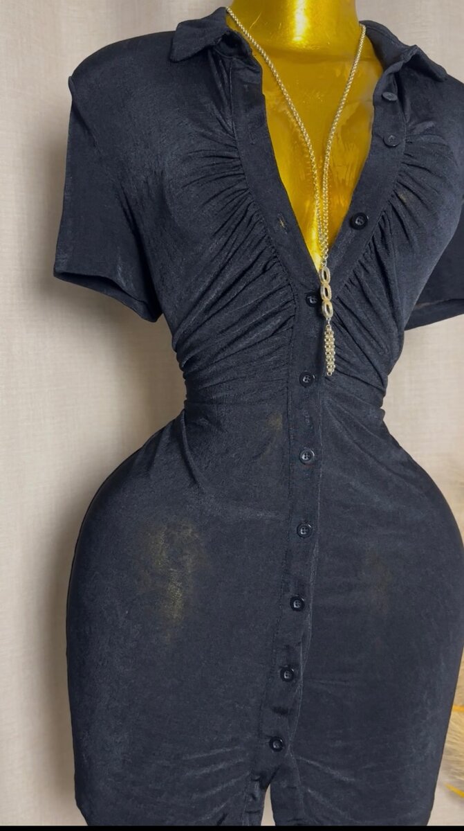 Robe moulante noire élégante