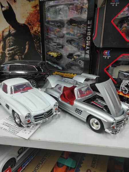 Металлическая машинка