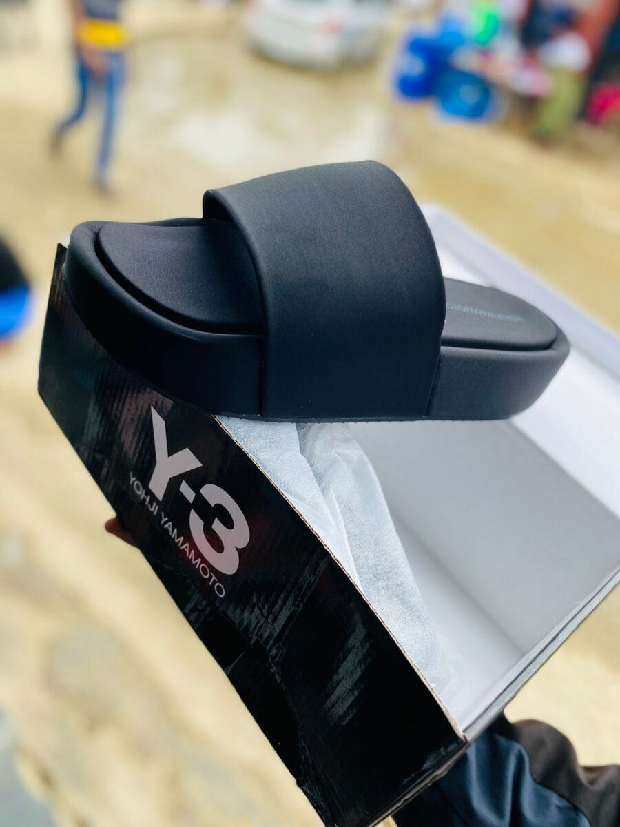 Y-3 slides that you can order with Eric Zedwide store