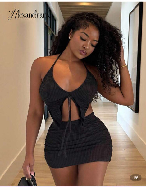 Robe Noire Évasée Sexy