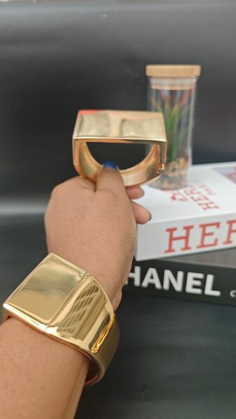 Bracelet large doré moderne