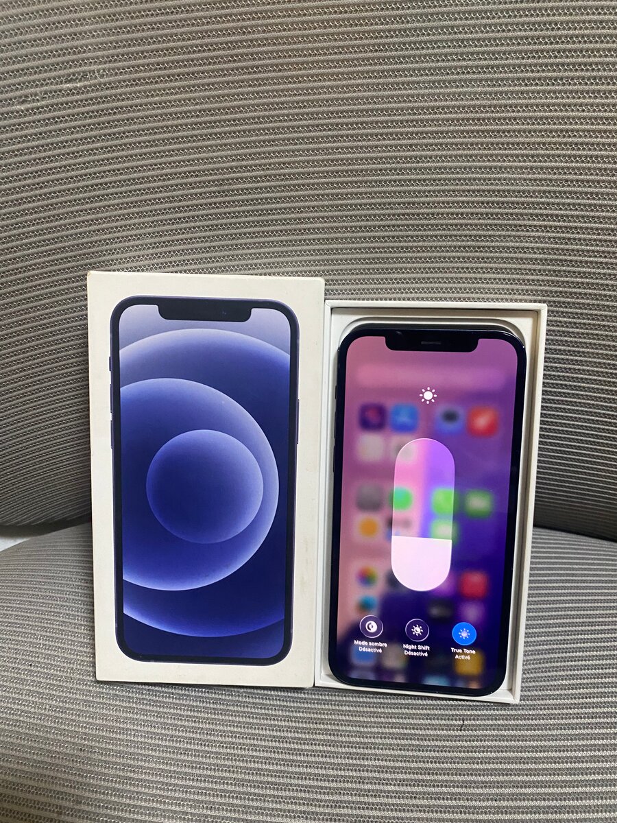 iPhone 12 Noir 64 Go