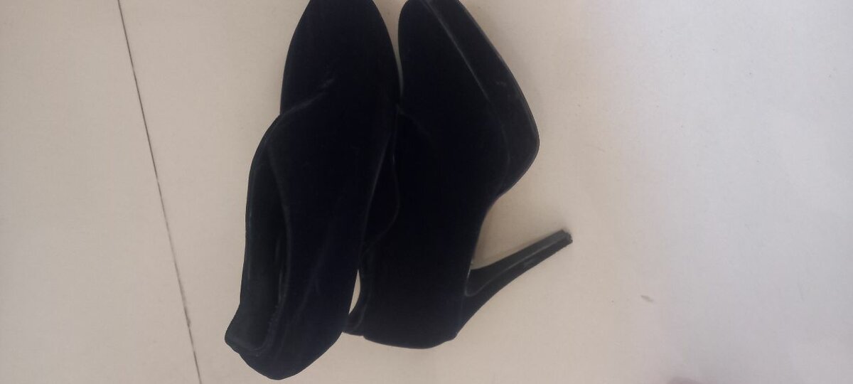 Preloved heeled boots