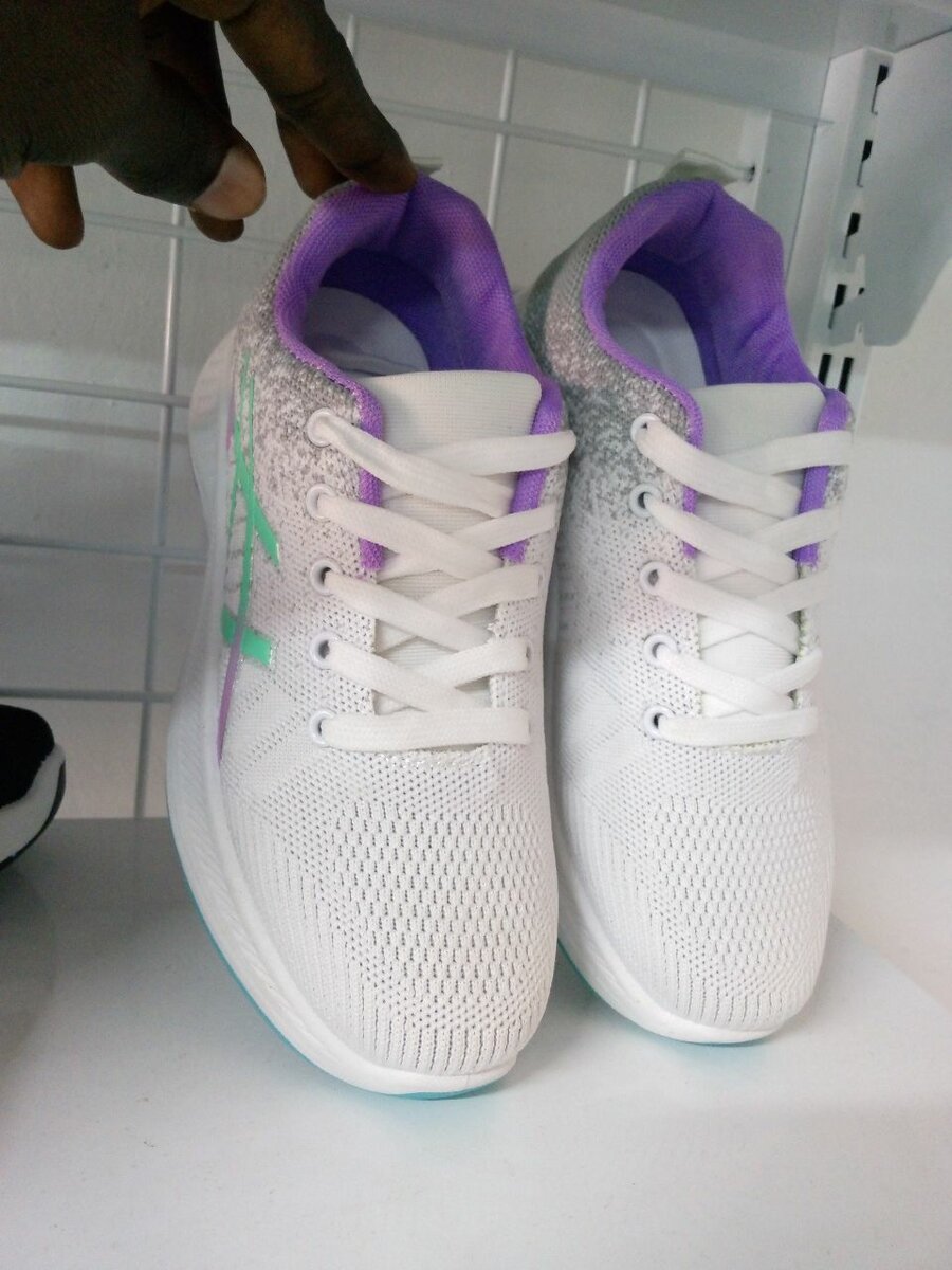 Baskets blanches dégradé violet