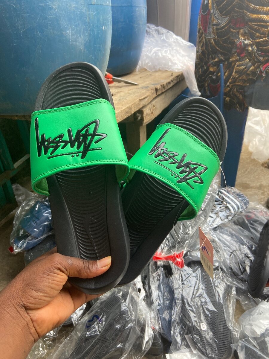 Claquettes vertes confortables