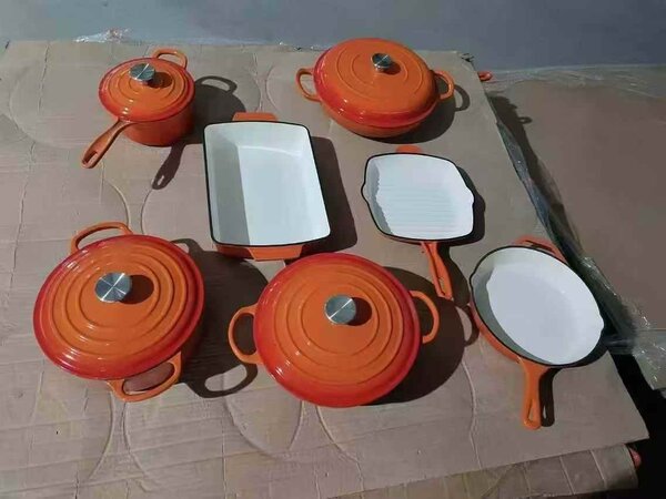Cast iron cookware sets