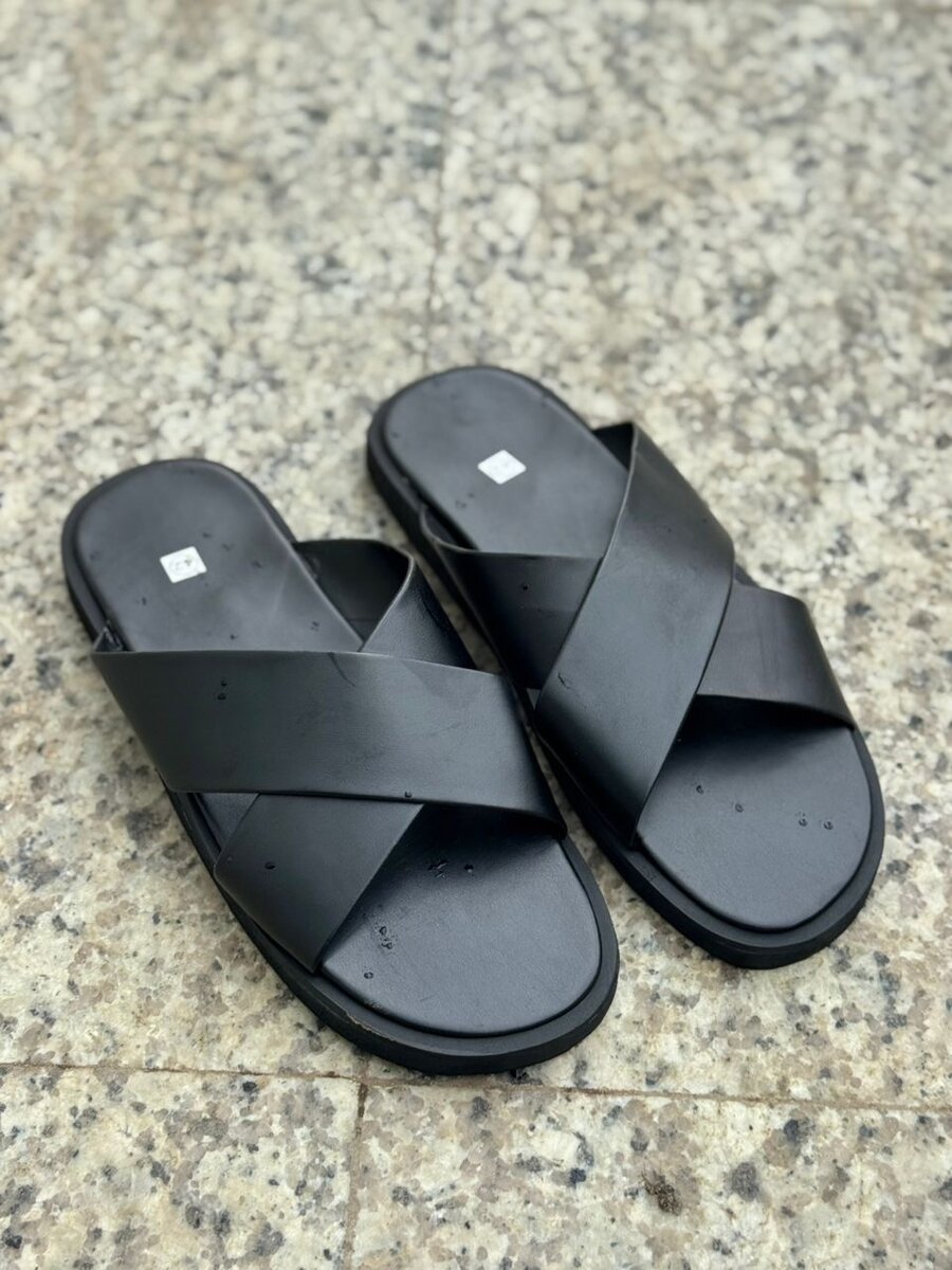 Sandales en cuir croisées élégantes