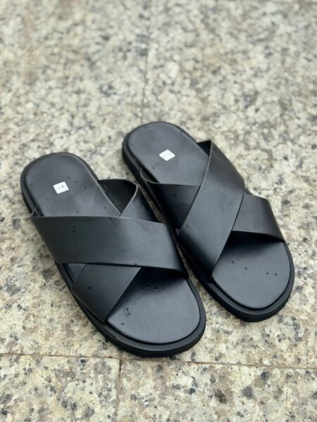 Sandales en cuir croisées élégantes