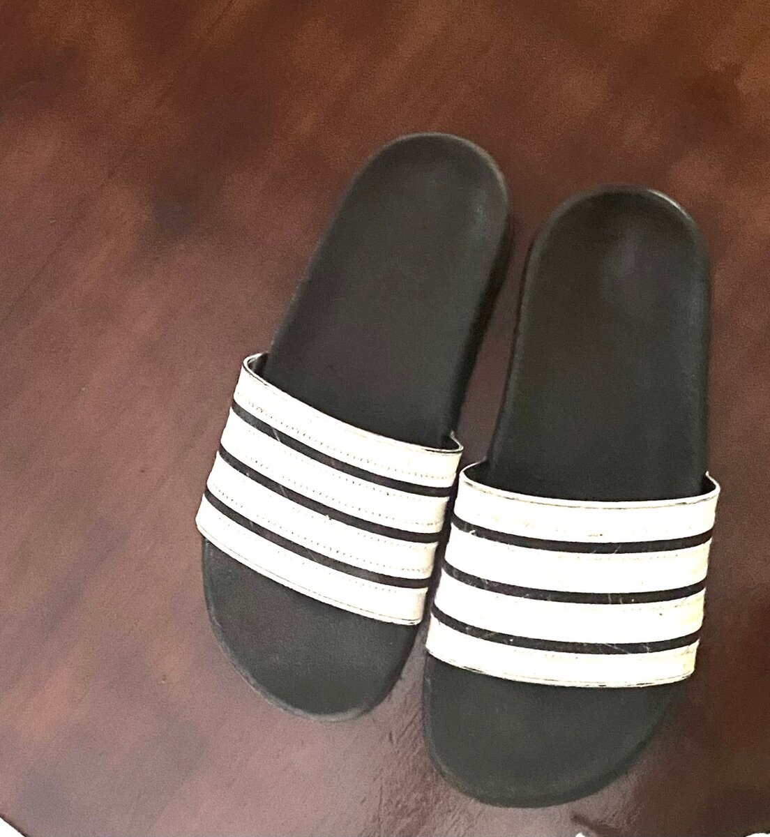 Claquettes Sport Noires et Blanches