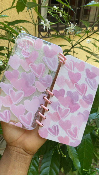 Étui téléphone à cœurs roses