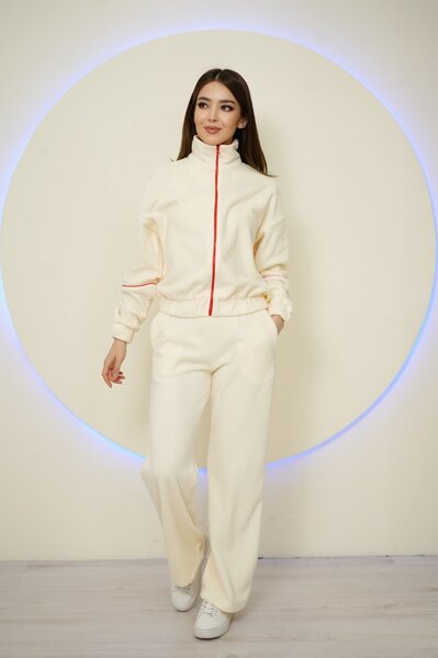 Спортивный костюм женский.