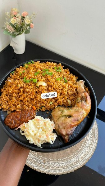 Assiette Riz Jollof Poulet