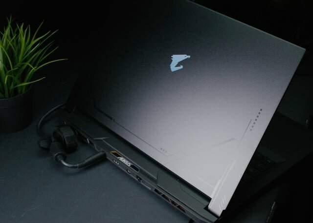 GIGABYTE AORUS 17X  (2024)