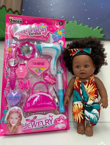 Ensemble poupée et accessoires