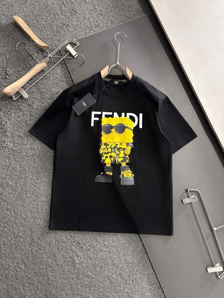 T-shirts Fendi colorés