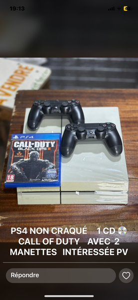 Console PS4 avec 2 manettes