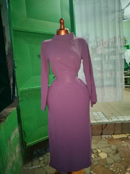 Robe Midi Ajustée Élégante