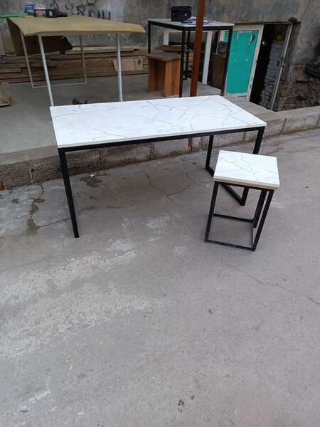 Журнальный столик