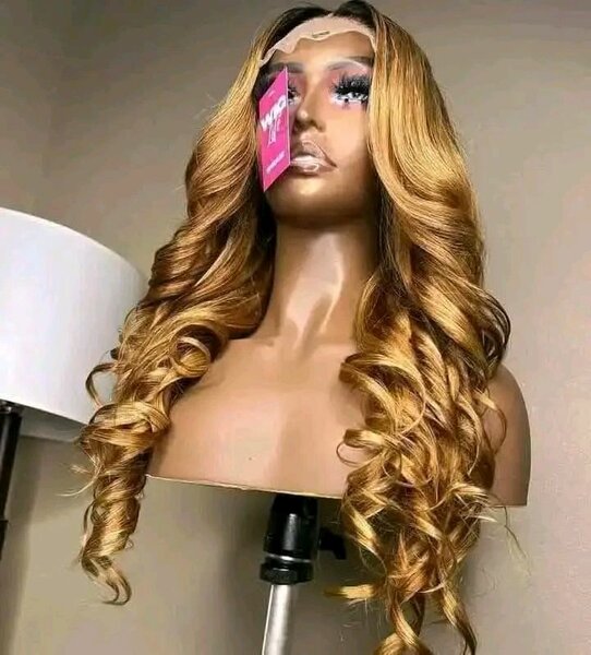 Perruque cheveux ondulés