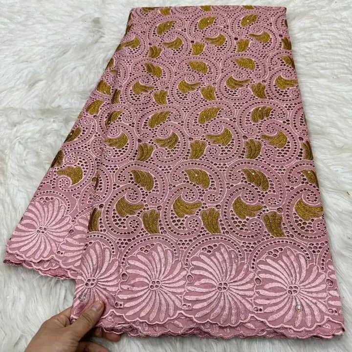 Tissu dentelle rose floral