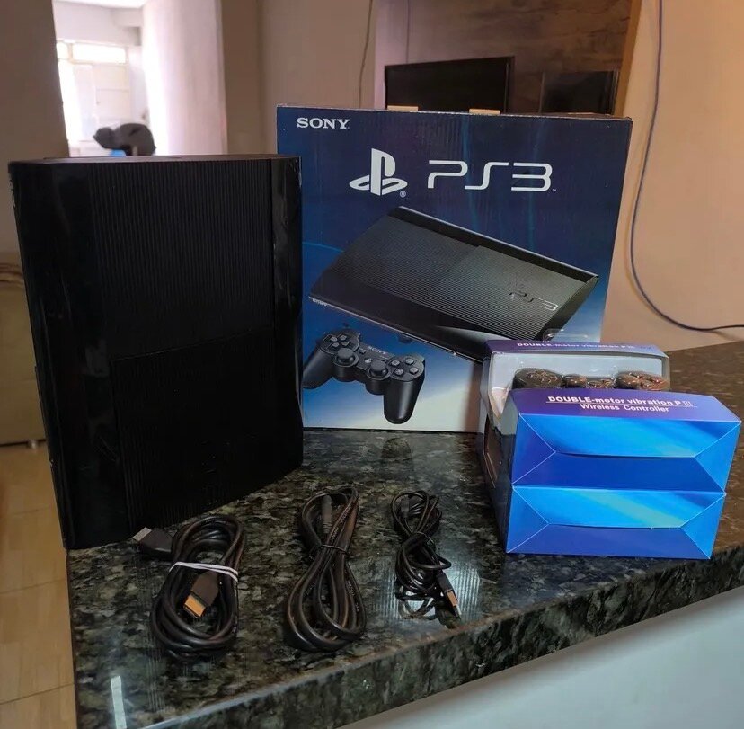 Console Sony PS3 avec manettes