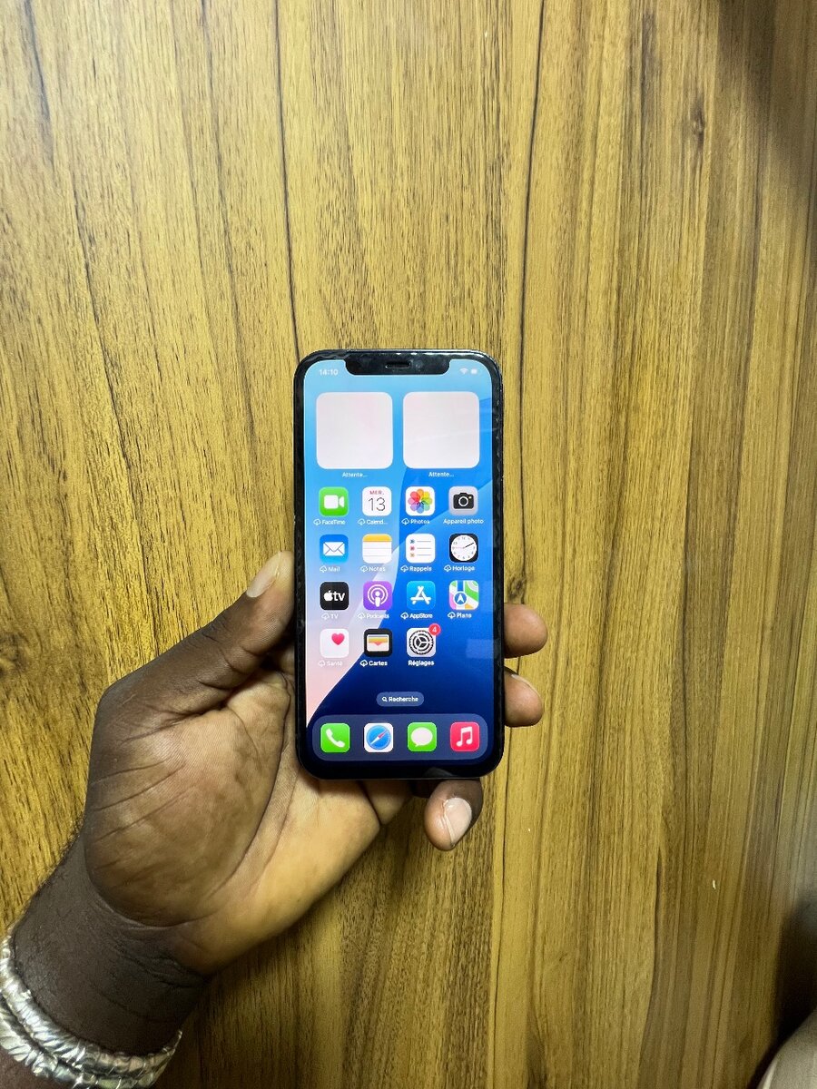 iPhone 12 simple 64G sans id