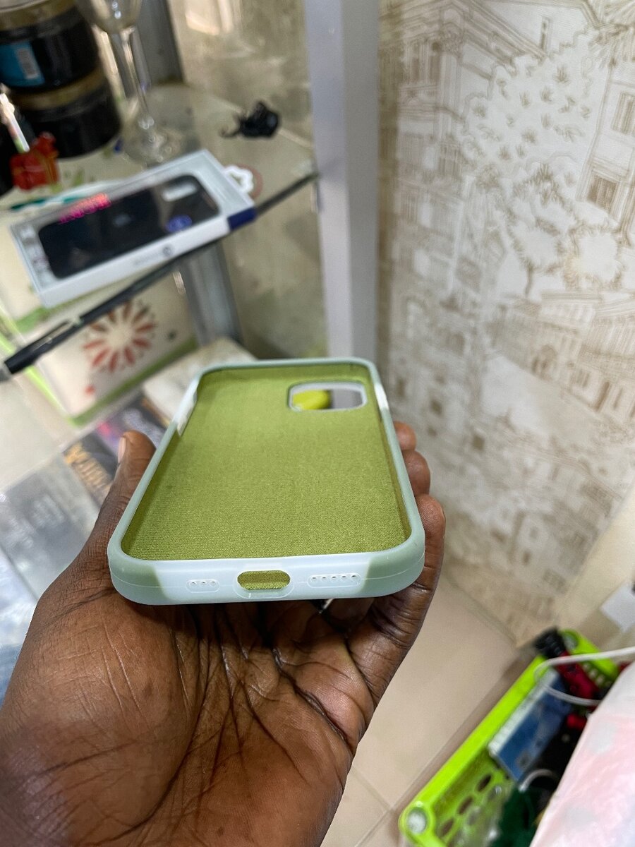 Coque silicone iPhone 12verte