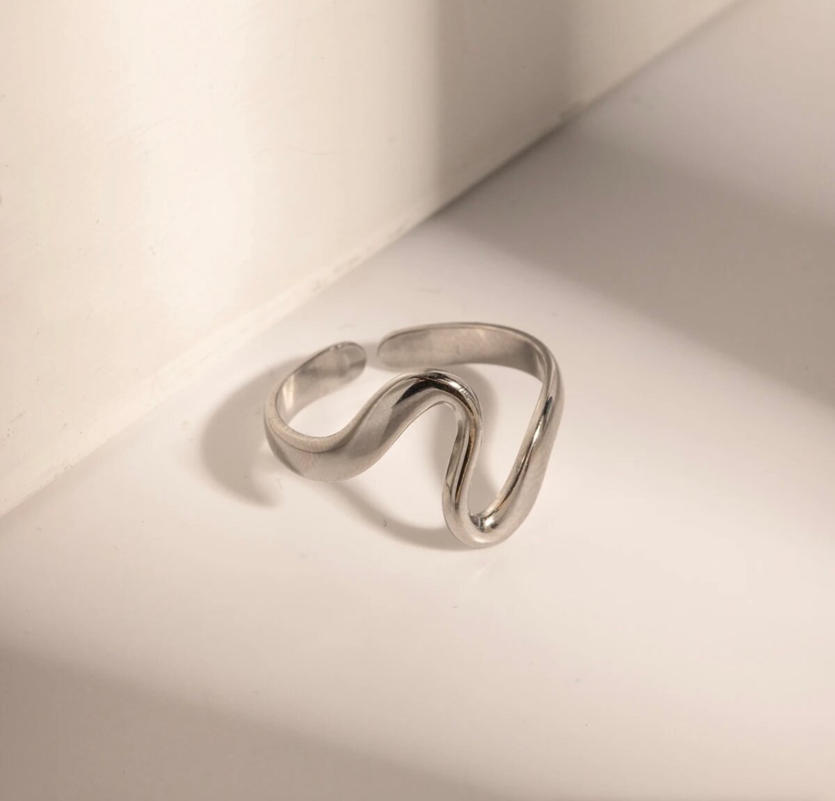 Bague en argent moderne