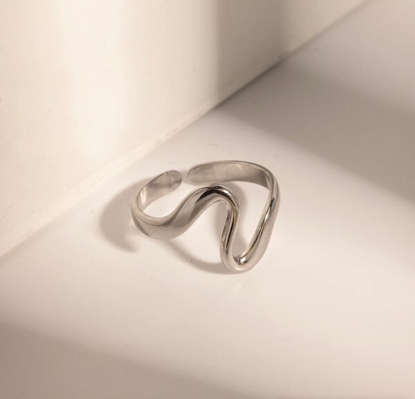 Bague en argent moderne