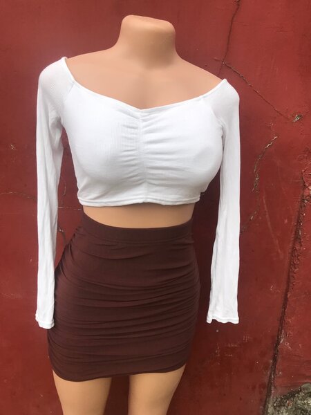 Ensemble top et jupe élégante