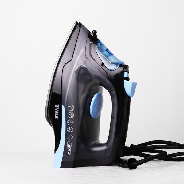 WU-02 Steam Iron 1800