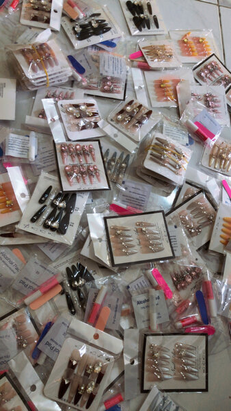 Ongles Pressés Strass Étincelants