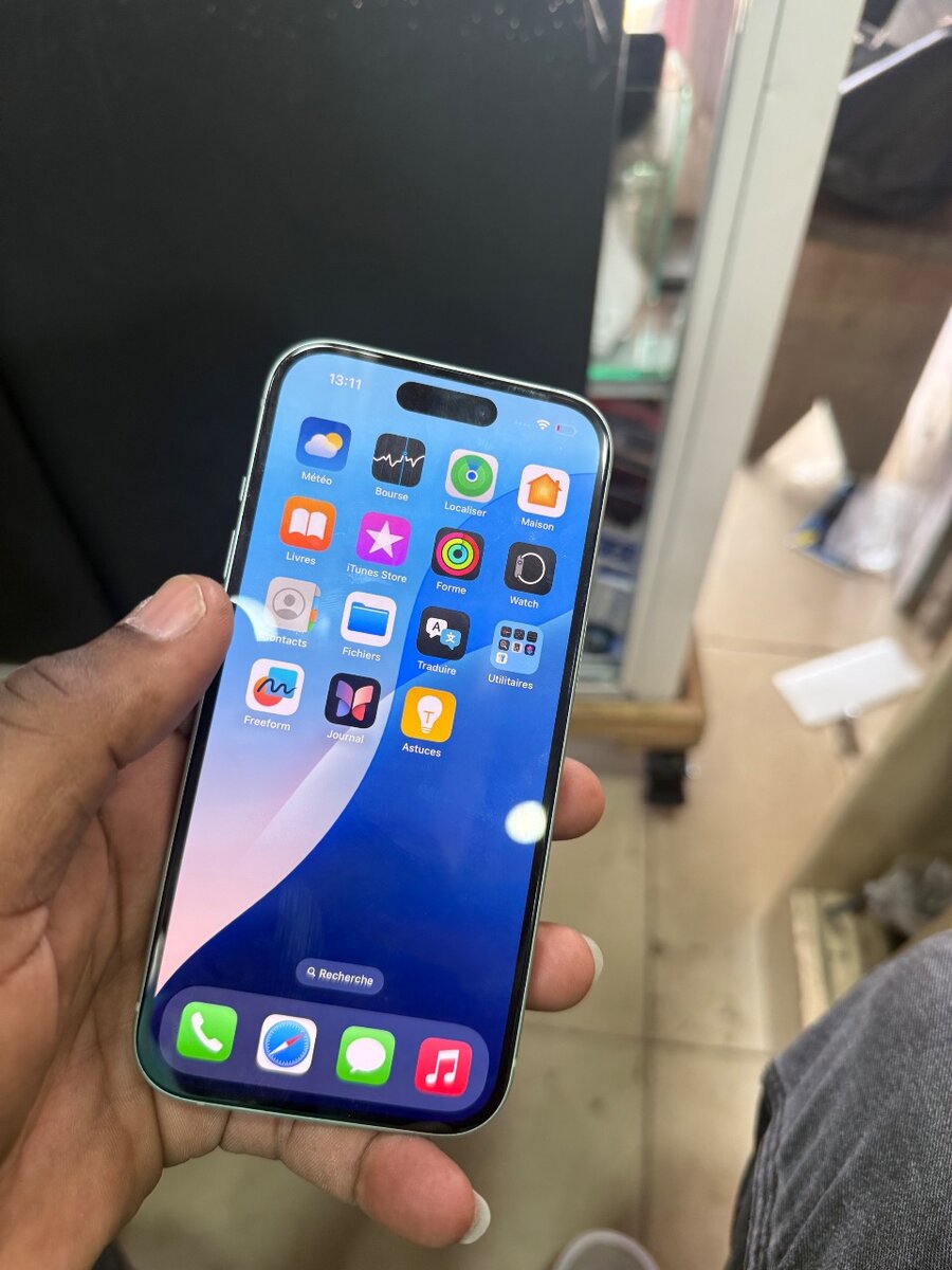 iPhone 15 simple 256Go très bo