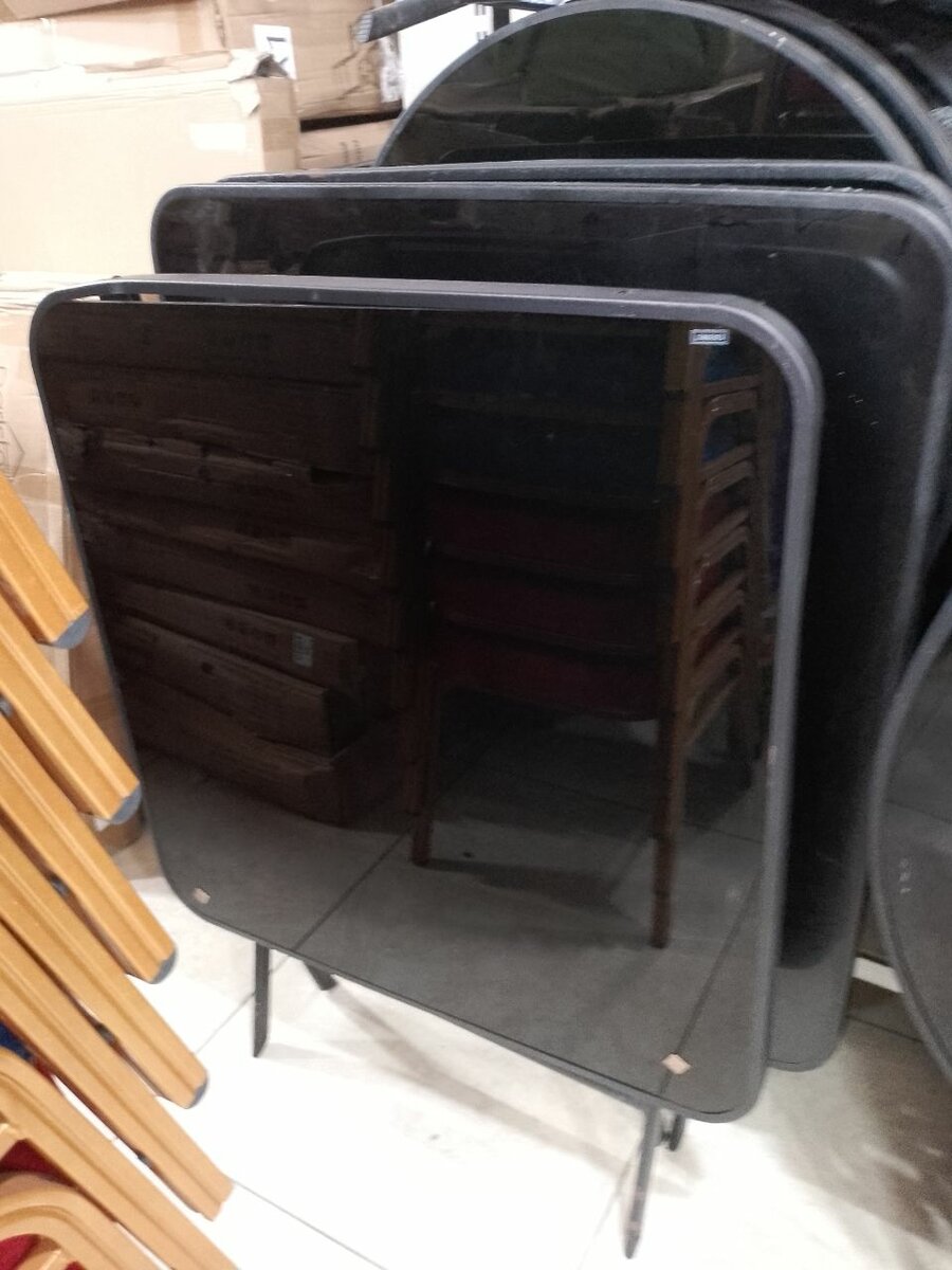 Table pliante carrée noire