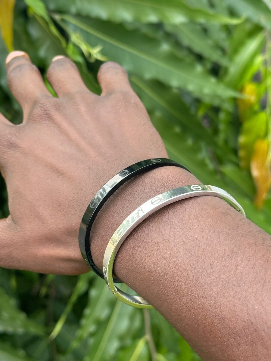 Bracelets et bague disponible
