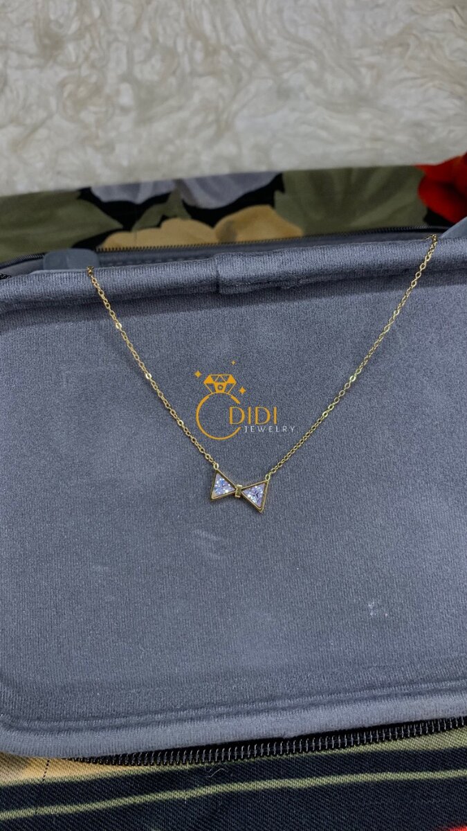 Collier en or minimaliste