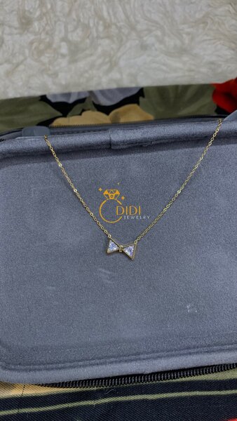 Collier en or minimaliste