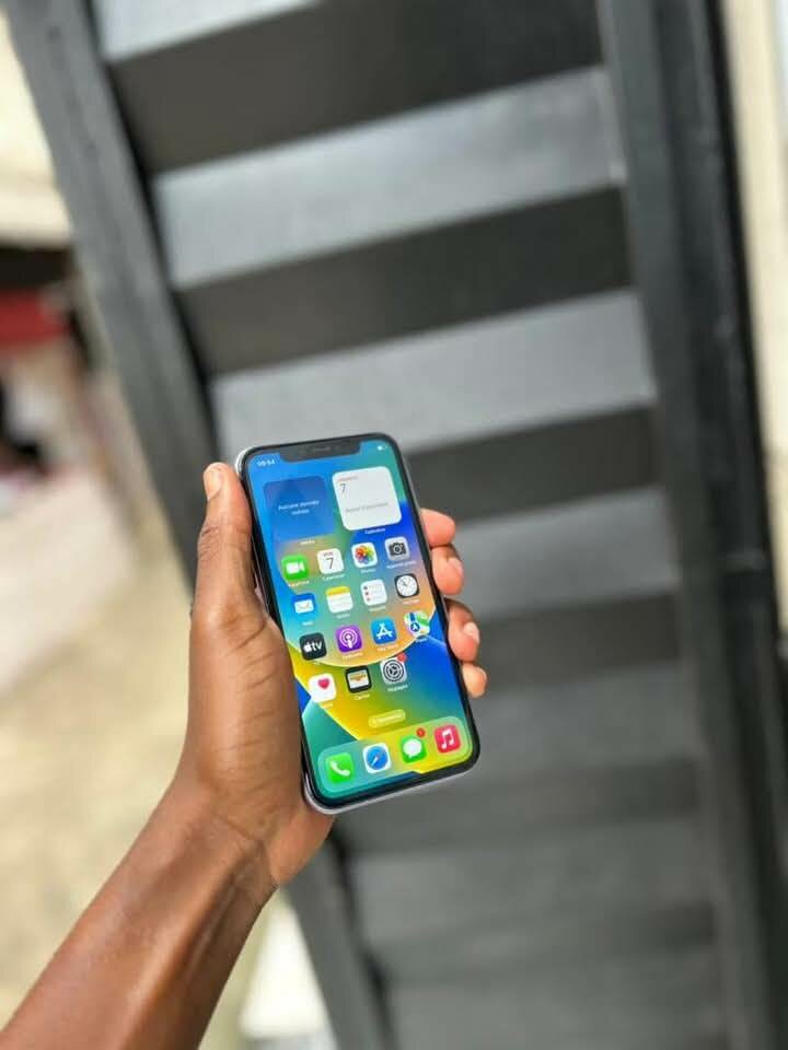 iPhone 11 64 Go Gris